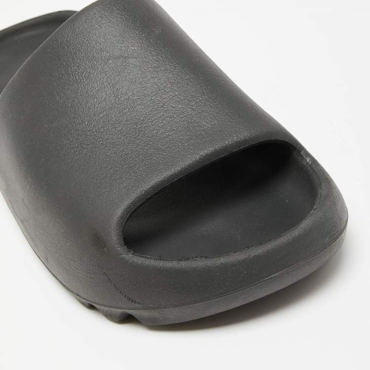 Pre Owned Yeezy Black Rubber Onyx Slide Sandals Size 43