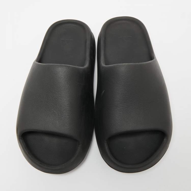 Pre Owned Yeezy Black Rubber Onyx Slide Sandals Size 43