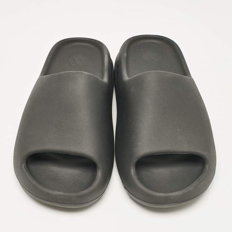 Pre Owned Yeezy x Adidas Black Rubber Onyx Slides Size 44.5