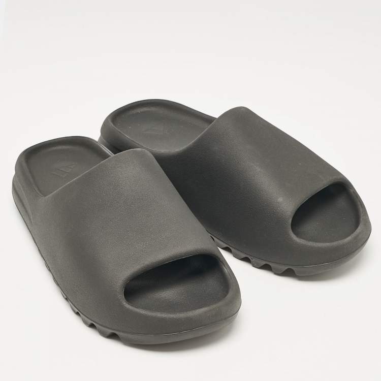 Pre Owned Yeezy x Adidas Black Rubber Onyx Slides Size 44.5