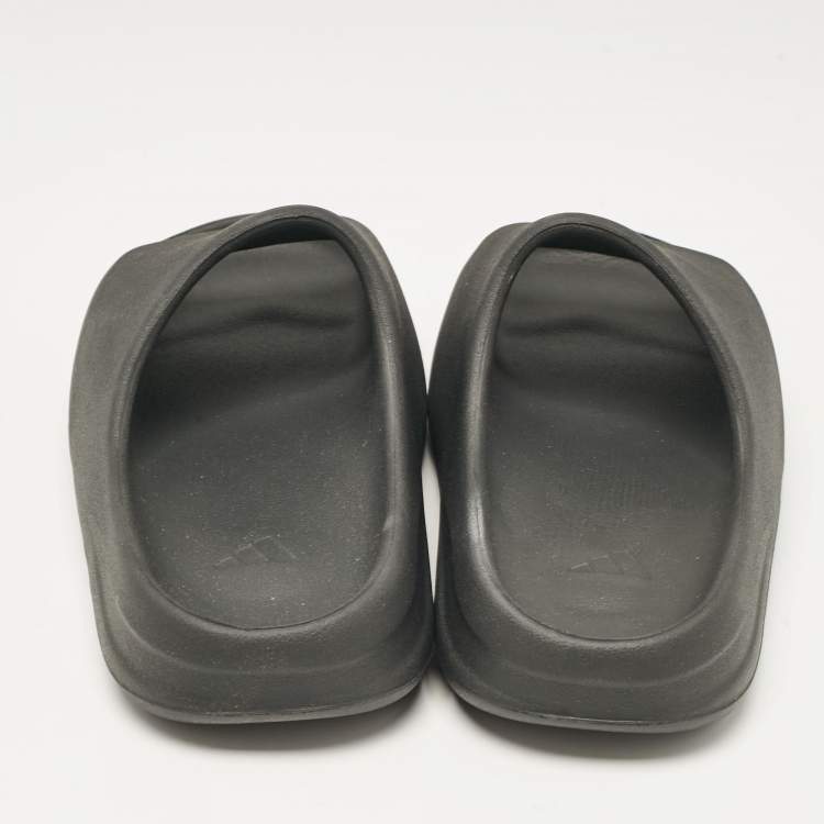 Pre Owned Yeezy x Adidas Black Rubber Onyx Slides Size 44.5