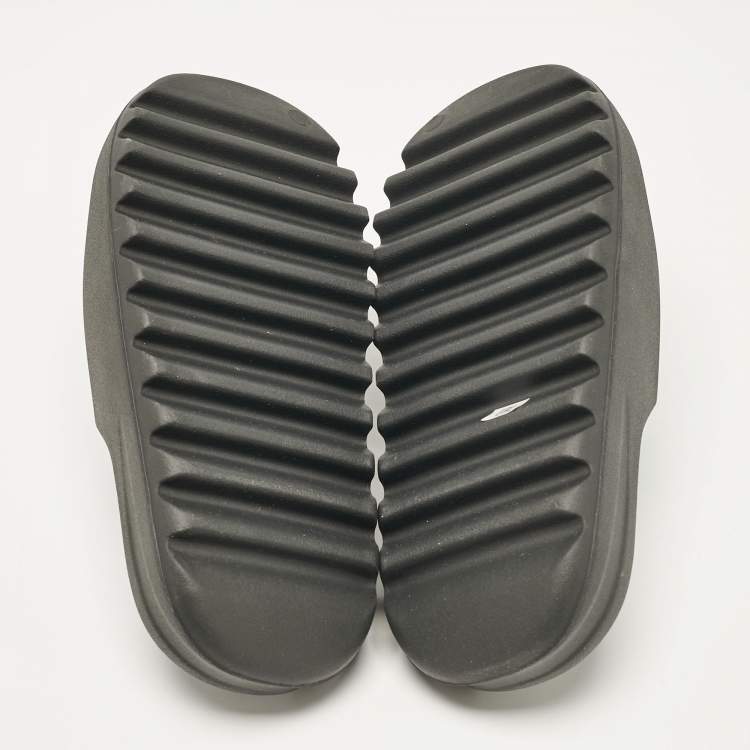 Pre Owned Yeezy x Adidas Black Rubber Onyx Slides Size 44.5