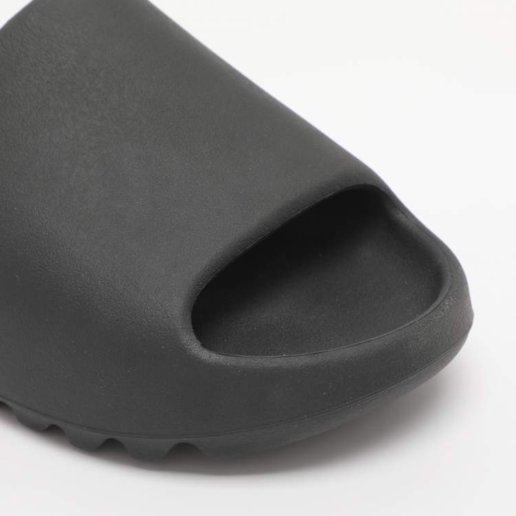 Pre Owned Yeezy x Adidas Black Rubber Onyx Slides Size 44.5