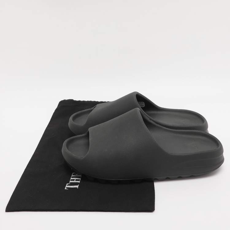 Pre Owned Yeezy x Adidas Black Rubber Onyx Slides Size 44.5