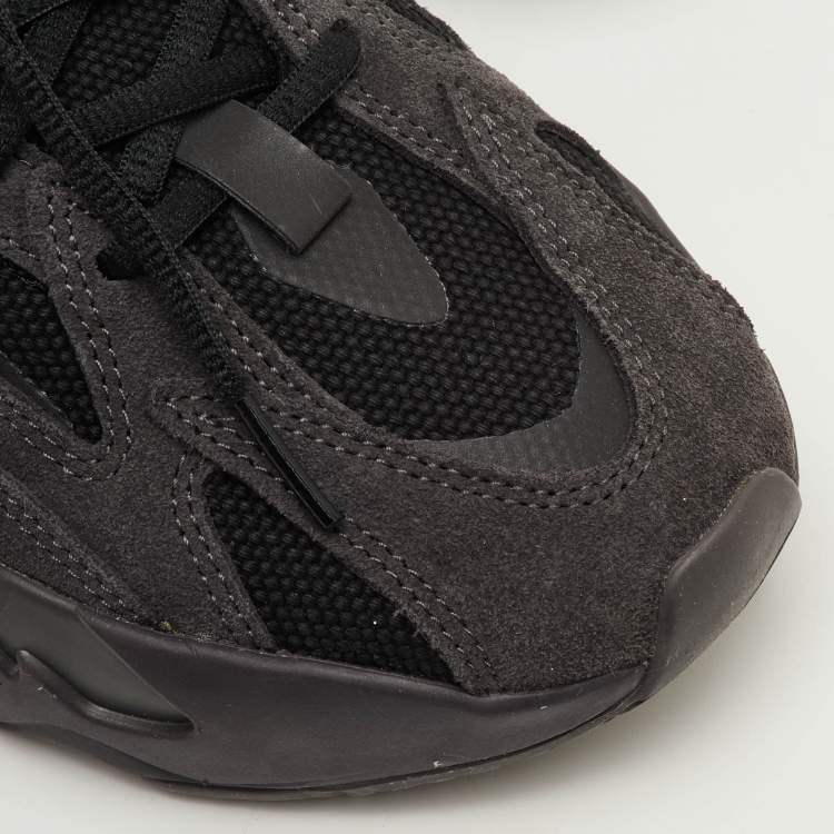 Pre Owned Yeezy x Adidas Boost 700 V2 Size 42 Black Canvas and Suede Low Top Sneakers