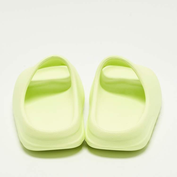 Pre Owned Yeezy x Adidas Size 42 Neon Green Rubber pool Slide