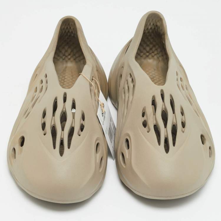 Pre Owned Yeezy x Adidas Foam RNNR Stone Sage Size 43 Grey Rubbber Slip On Sneakers