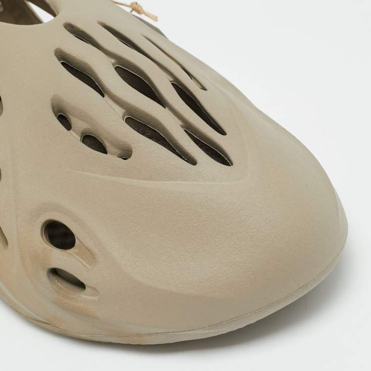 Pre Owned Yeezy x Adidas Foam RNNR Stone Sage Size 43 Grey Rubbber Slip On Sneakers