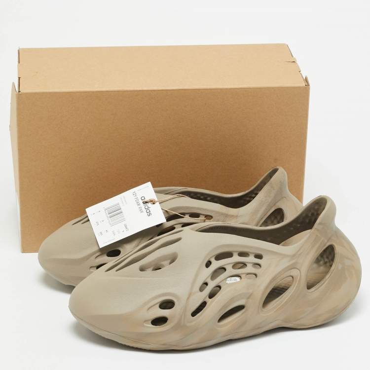 Pre Owned Yeezy x Adidas Foam RNNR Stone Sage Size 43 Grey Rubbber Slip On Sneakers