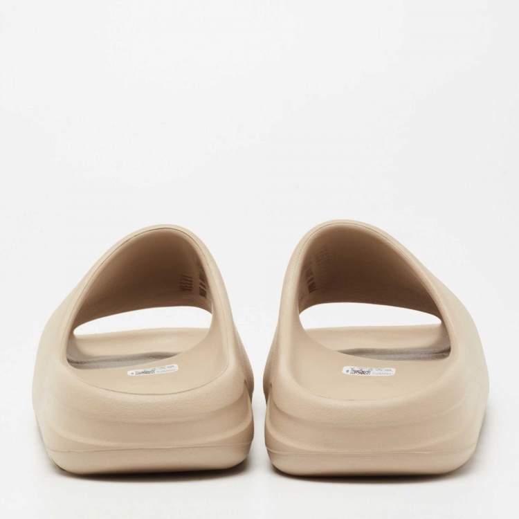 مملوكة مسبقًا Yeezy x Adidas Beige Rubber 'Pure' Slide Sandals Size 43