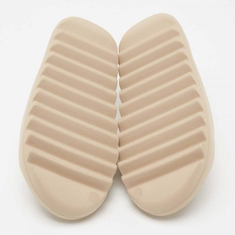 مملوكة مسبقًا Yeezy x Adidas Beige Rubber 'Pure' Slide Sandals Size 43