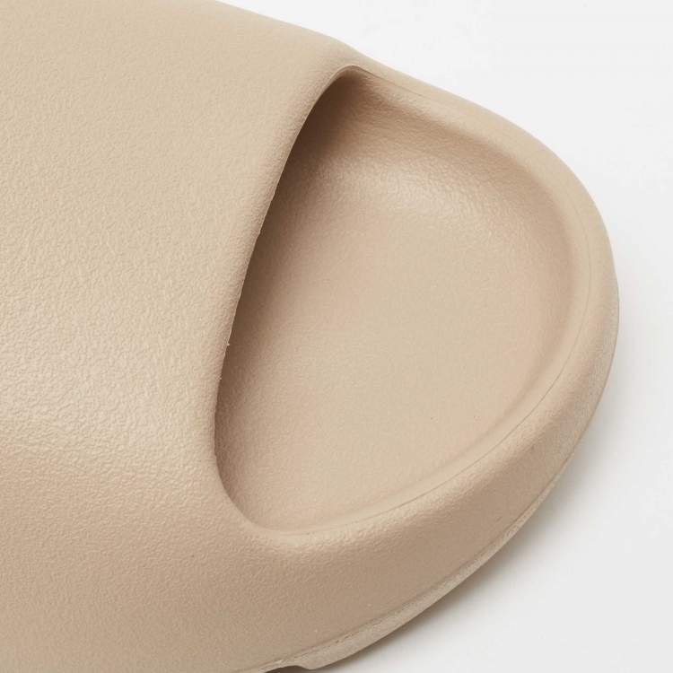 مملوكة مسبقًا Yeezy x Adidas Beige Rubber 'Pure' Slide Sandals Size 43