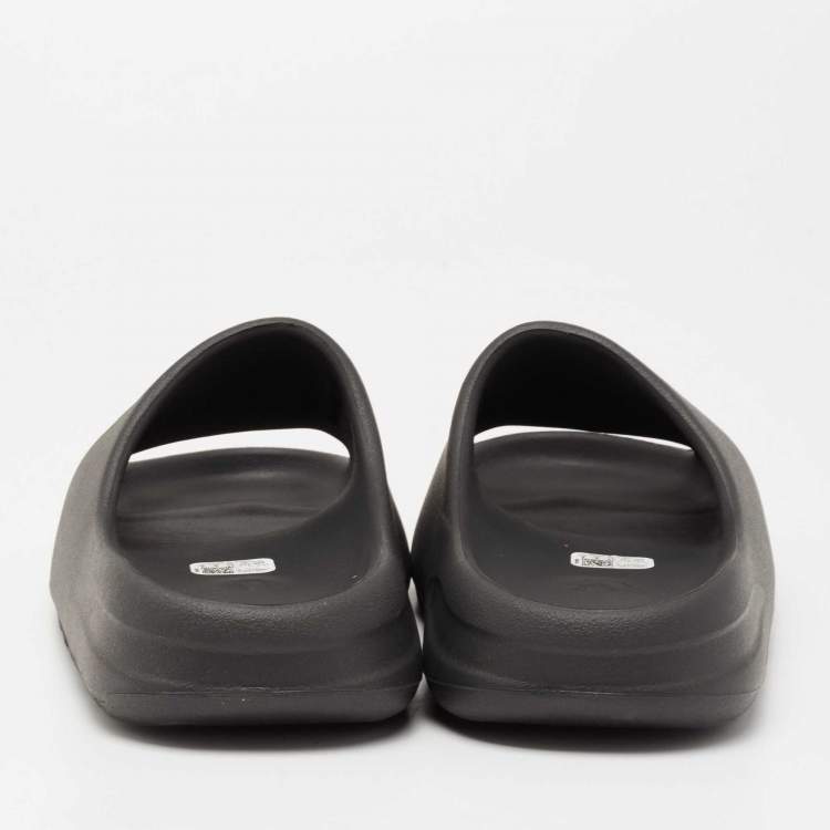 مملوكة مسبقًا Yeezy x Adidas Black Rubber 'Onyx' Slide Sandals Size 43