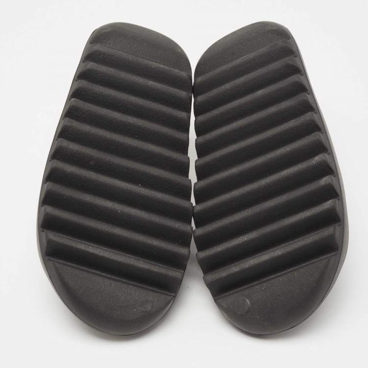 مملوكة مسبقًا Yeezy x Adidas Black Rubber 'Onyx' Slide Sandals Size 43