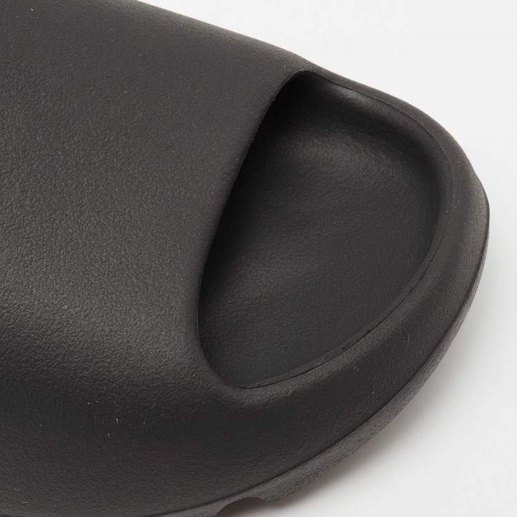 مملوكة مسبقًا Yeezy x Adidas Black Rubber 'Onyx' Slide Sandals Size 43