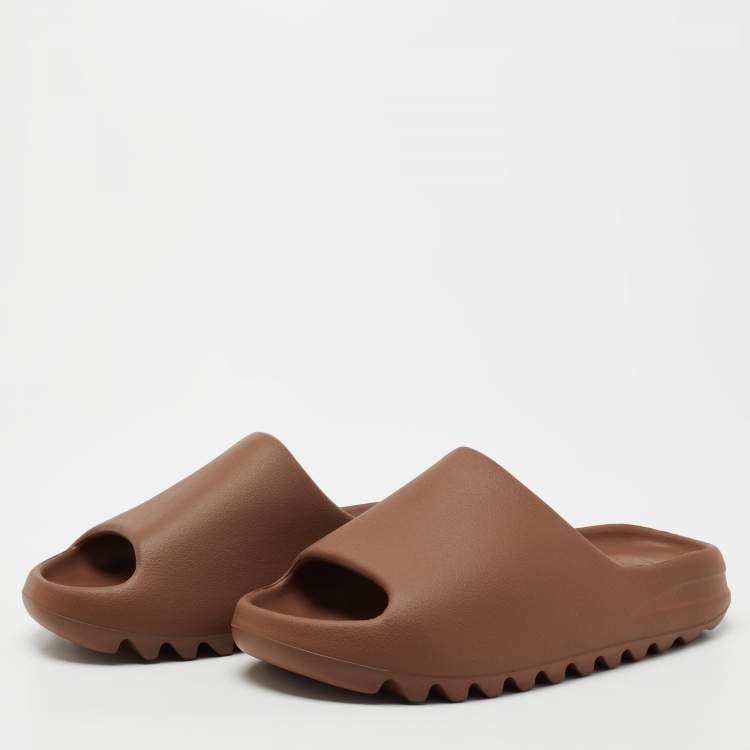 Pre Owned Yeezy x Adidas  Brown Rubber Ochre Slides  Size 43