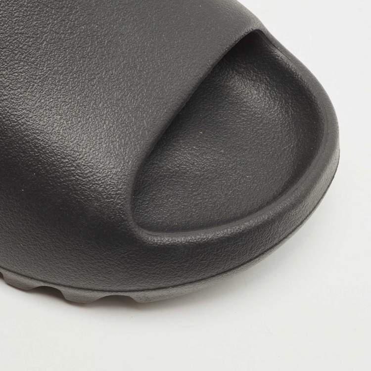 Pre Owned Yeezy x adidas Black Rubber Onyx Flat Slides Size 42