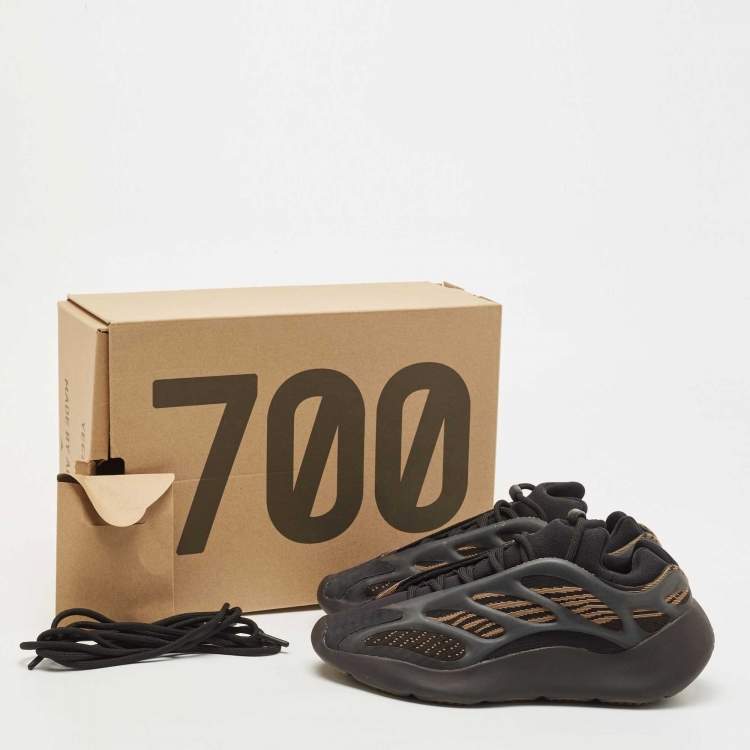 مملوكة مسبقًا Yeezy x Adidas Grey Fabric and Rubber 700 V3 Alvah Sneakers Size 40 2/3