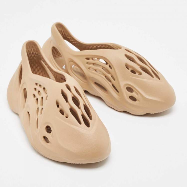 Pre Owned Yeezy x Adidas Brown Rubber Foam Runner Ochre Sneakers Size 42