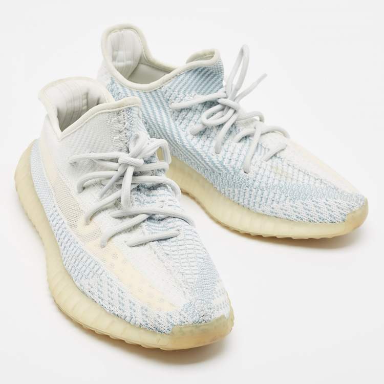 Pre Owned Yeezy x Adidas Blue/White Knit Fabric Boost 350 V2 Cloud White Sneakers Size 43 1/3