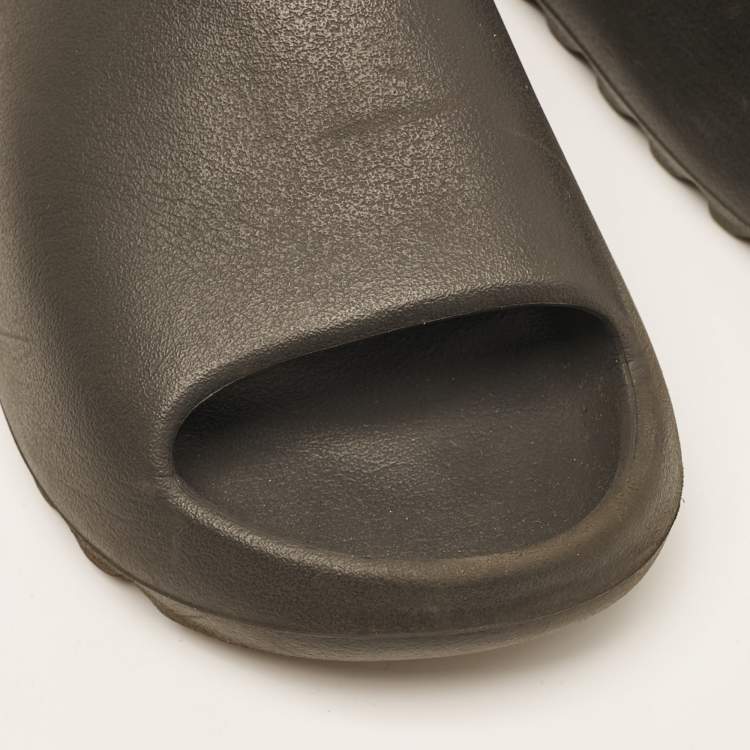 Pre Owned Yeezy x Adidas Black Rubber Onyx Slides Size 43