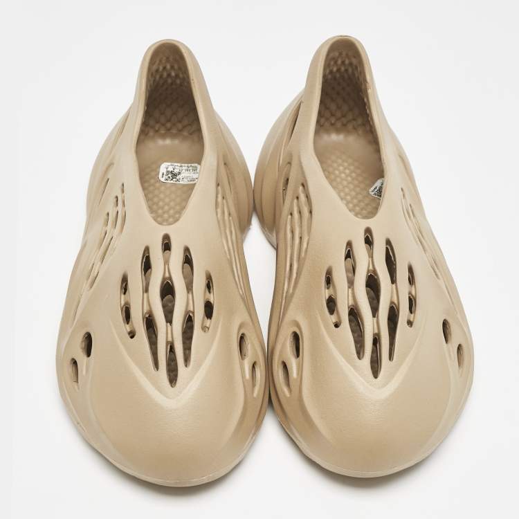 Pre Owned Yeezy x Adidas Beige Rubber Foam RNR Slip On Sneakers Size 42