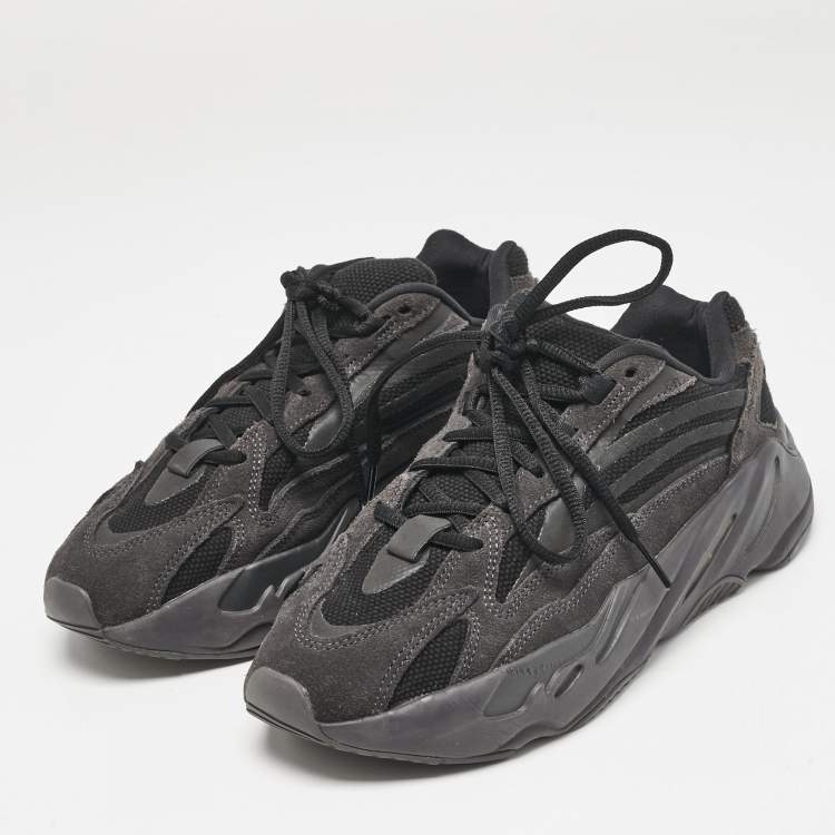 Pre Owned Yeezy x Adidas Black/Grey Suede and Canvas Boost 700 V2 Vanta Sneakers Size 40