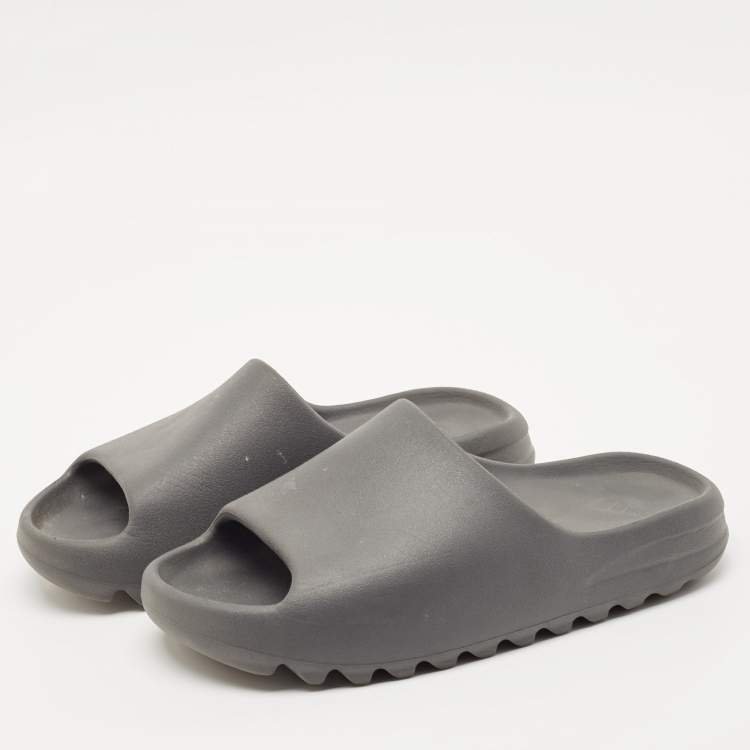 Pre Owned Yeezy x Adidas Grey Rubber Onyx Slides Size 44.5