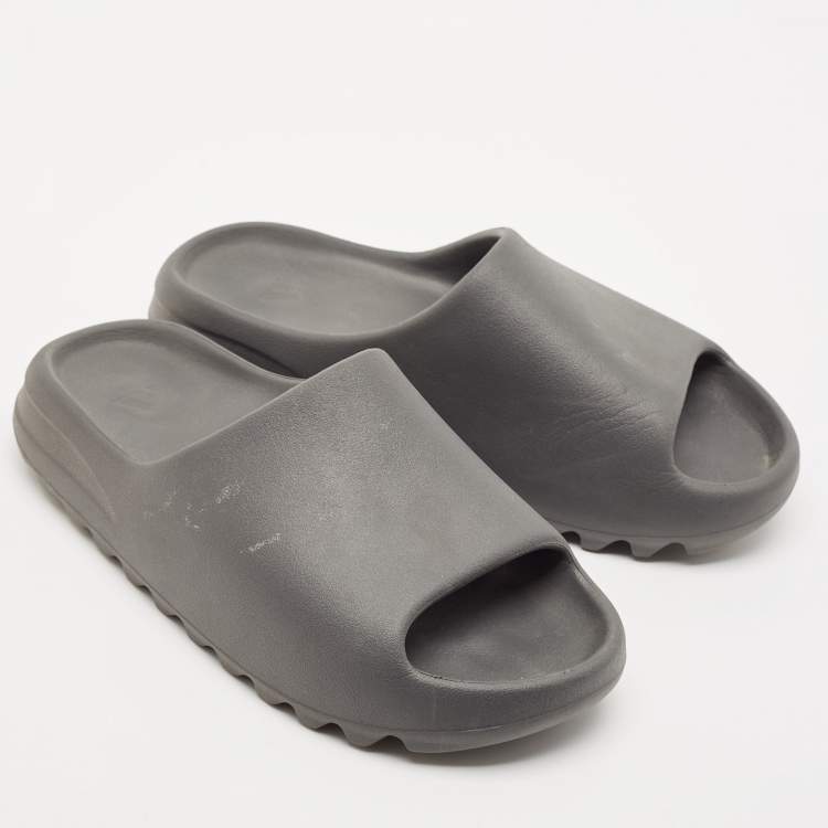Pre Owned Yeezy x Adidas Grey Rubber Onyx Slides Size 44.5