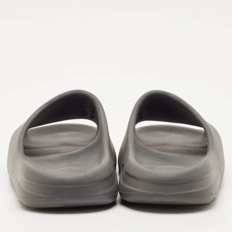 Pre Owned Yeezy x Adidas Grey Rubber Onyx Slides Size 44.5