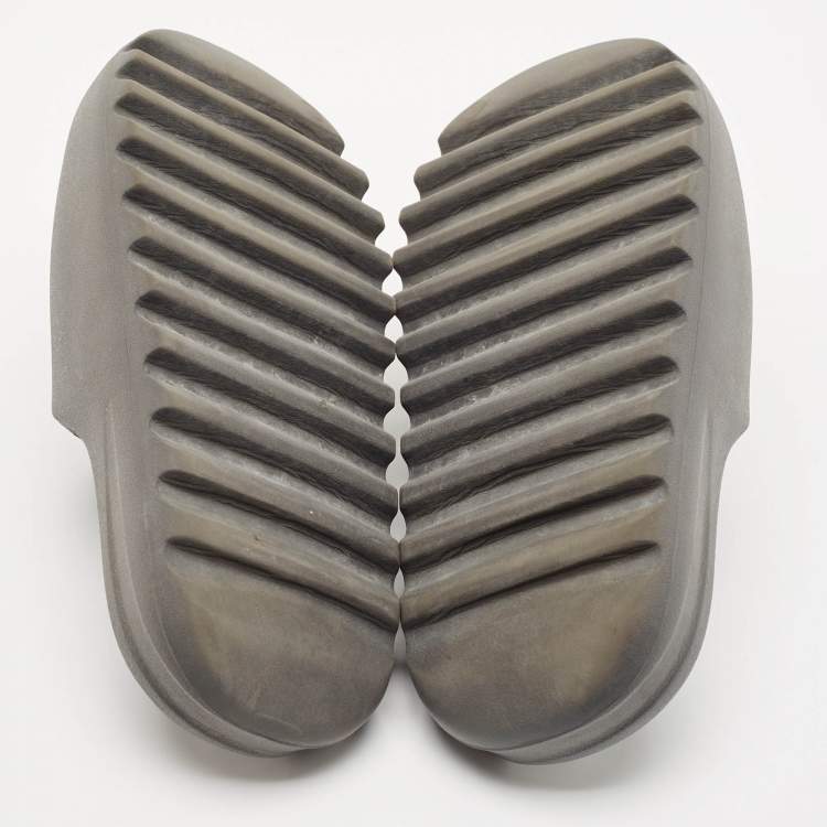 Pre Owned Yeezy x Adidas Grey Rubber Onyx Slides Size 44.5