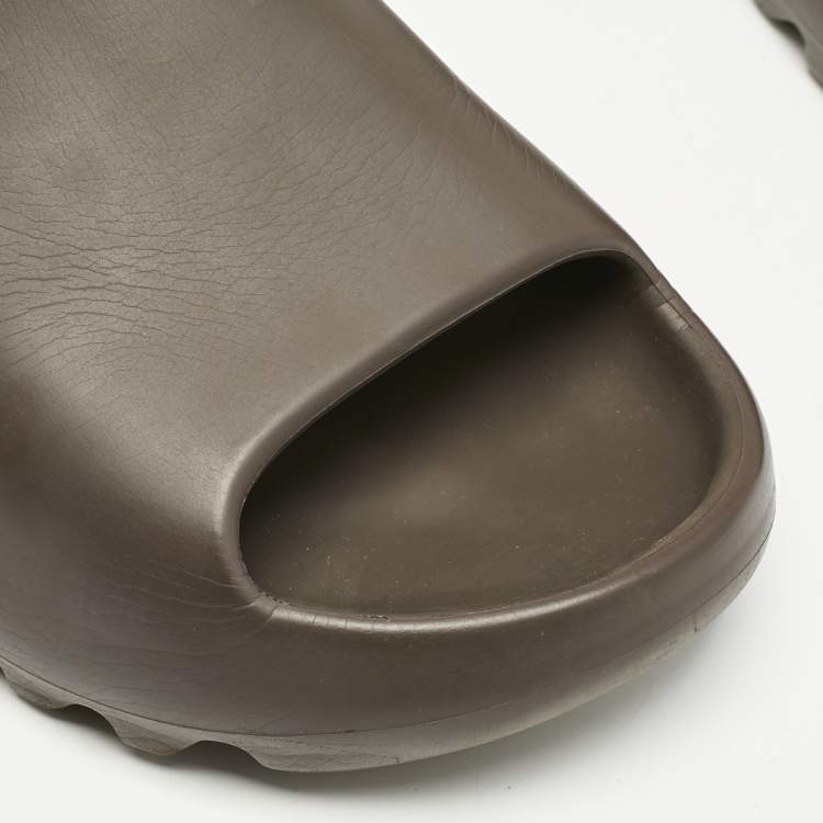 Pre Owned Yeezy x Adidas Brown Rubber Onyx Slide Sandals Size 44
