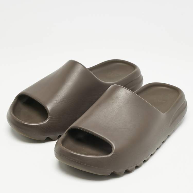 Pre Owned Yeezy x Adidas Brown Rubber Onyx Slide Sandals Size 44