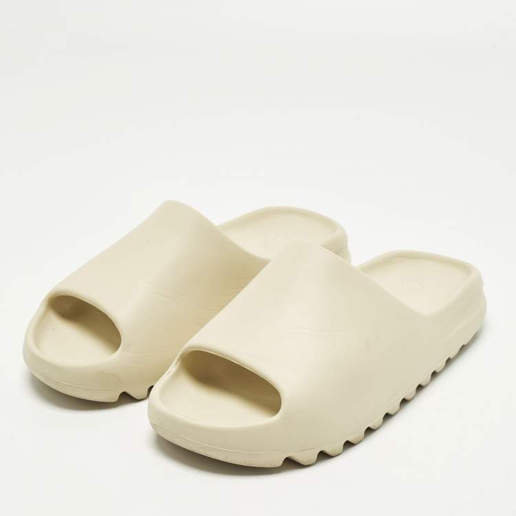 Pre Owned Yeezy x Adidas Bone Size 46 Cream Rubber Slide Sandals