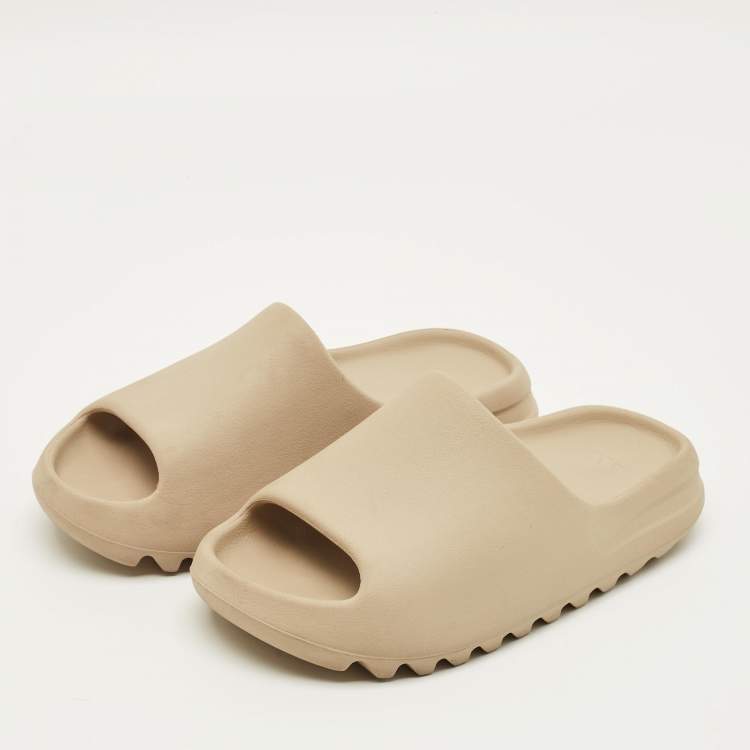 مملوكة مسبقًا Yeezy x Adidas Slide Pure Size 42 Beige Rubber Sandals