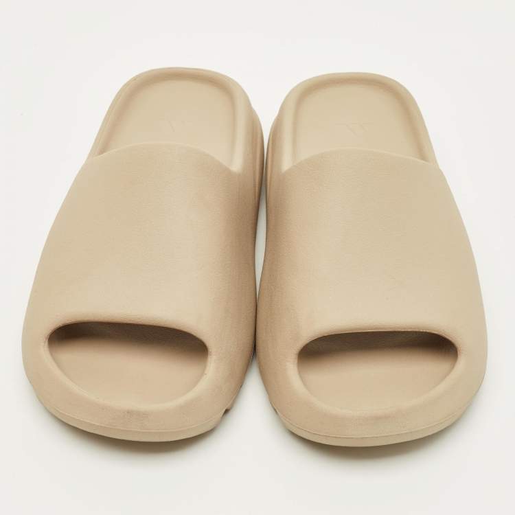 مملوكة مسبقًا Yeezy x Adidas Slide Pure Size 42 Beige Rubber Sandals