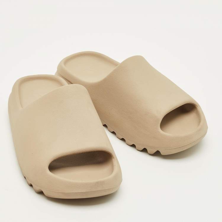 مملوكة مسبقًا Yeezy x Adidas Slide Pure Size 42 Beige Rubber Sandals