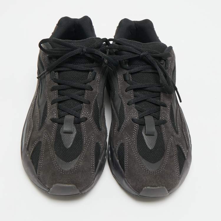 مملوكة مسبقًا Yeezy x Adidas Boost 700 V2 Size 44 Black Knit Fabric and Suede Vanta Low Top Sneakers
