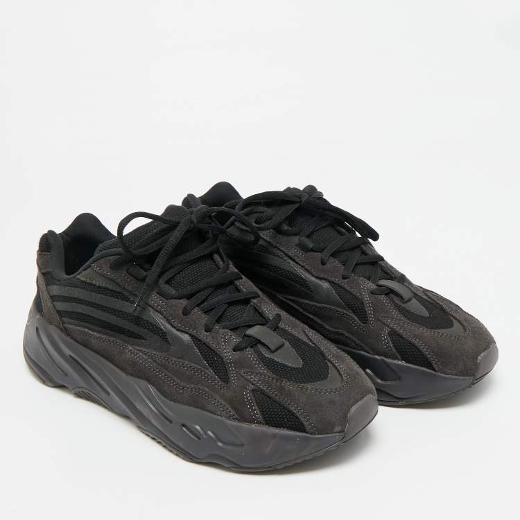 مملوكة مسبقًا Yeezy x Adidas Boost 700 V2 Size 44 Black Knit Fabric and Suede Vanta Low Top Sneakers