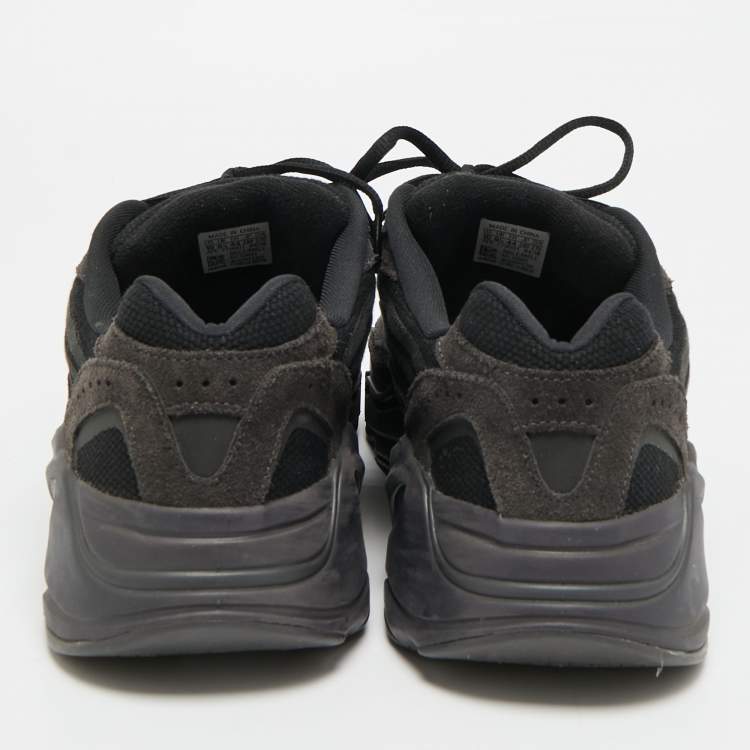 مملوكة مسبقًا Yeezy x Adidas Boost 700 V2 Size 44 Black Knit Fabric and Suede Vanta Low Top Sneakers