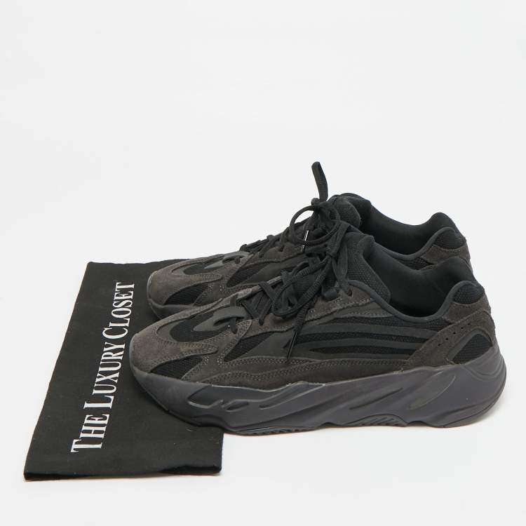 مملوكة مسبقًا Yeezy x Adidas Boost 700 V2 Size 44 Black Knit Fabric and Suede Vanta Low Top Sneakers