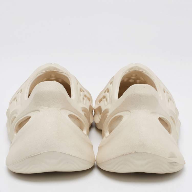 Pre Owned Yeezy x Adidas White Rubber Foam Sand Runner Sneakers Size 40