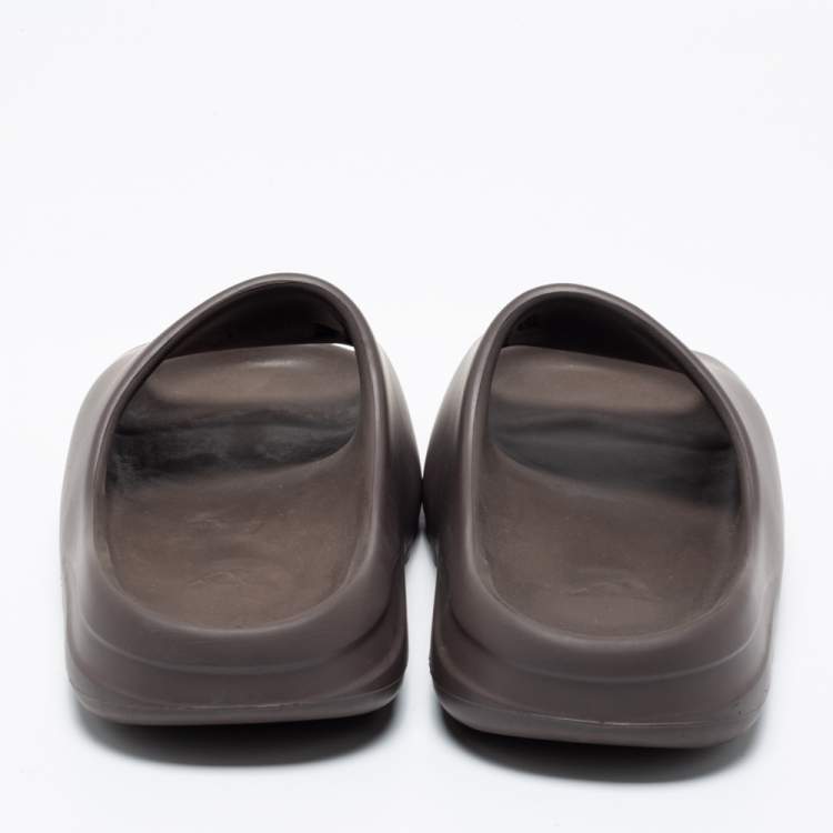 Pre Owned Yeezy x Adidas Brown Rubber Onyx Slides Size 43