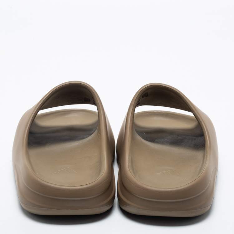 Pre Owned Yeezy x Adidas Brown Rubber Earth Brown Slides Size 43