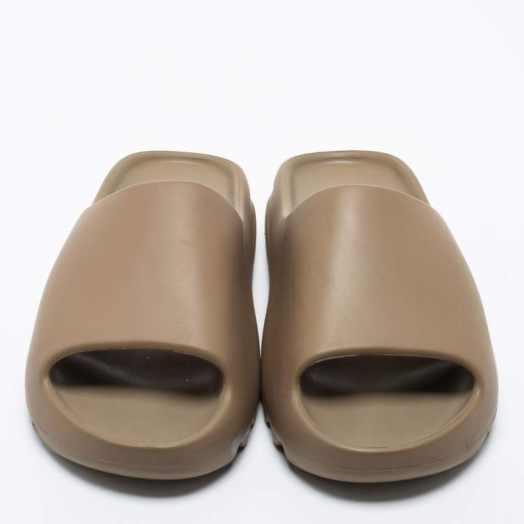 Pre Owned Yeezy x Adidas Brown Rubber Earth Brown Slides Size 43