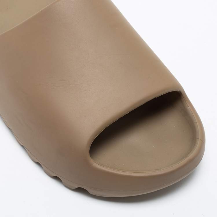 Pre Owned Yeezy x Adidas Brown Rubber Earth Brown Slides Size 43