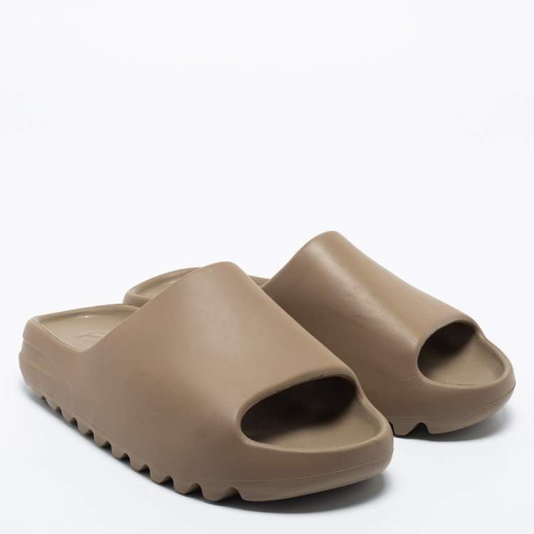 Pre Owned Yeezy x Adidas Brown Rubber Earth Brown Slides Size 43