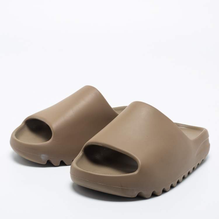 Pre Owned Yeezy x Adidas Brown Rubber Earth Brown Slides Size 43