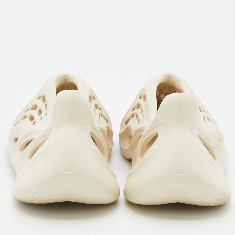 Pre Owned Yeezy x Adidas Off-White Rubber Foam RNNR Sand Sneakers Size 46 2/3
