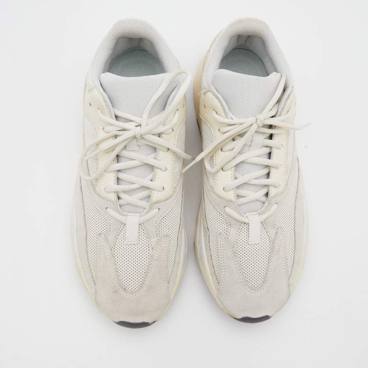 مملوكة مسبقًا Yeezy x Adidas White Suede and Mesh Boost 700 Analog Sneakers Size 46 2/3